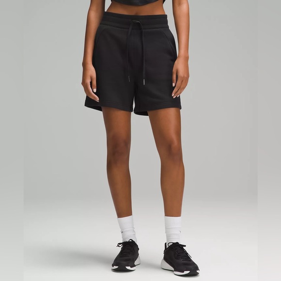 LULULEMON | ✨NEW✨ Scuba High-Rise Short 5" in Black - Picture 1 of 7